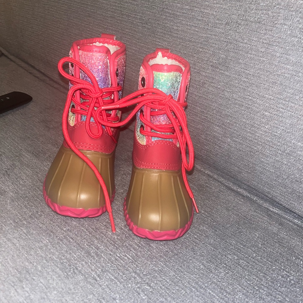 fur lined “duck boots” (just like the sperry boots) for toddler girl